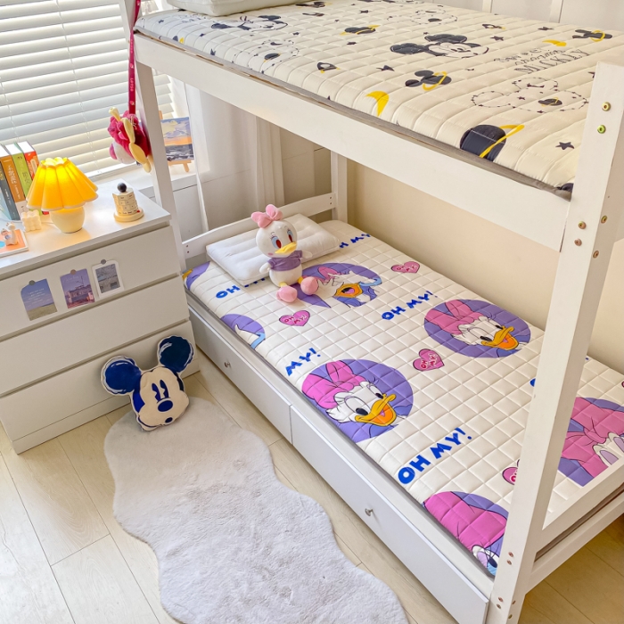 91家纺网 家纺一手货源 找家纺 鑫钰 2023新款迪士尼印花学生床垫 黛西