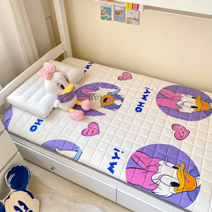 91家纺网 家纺一手货源 找家纺 鑫钰 2023新款迪士尼印花学生床垫 黛西