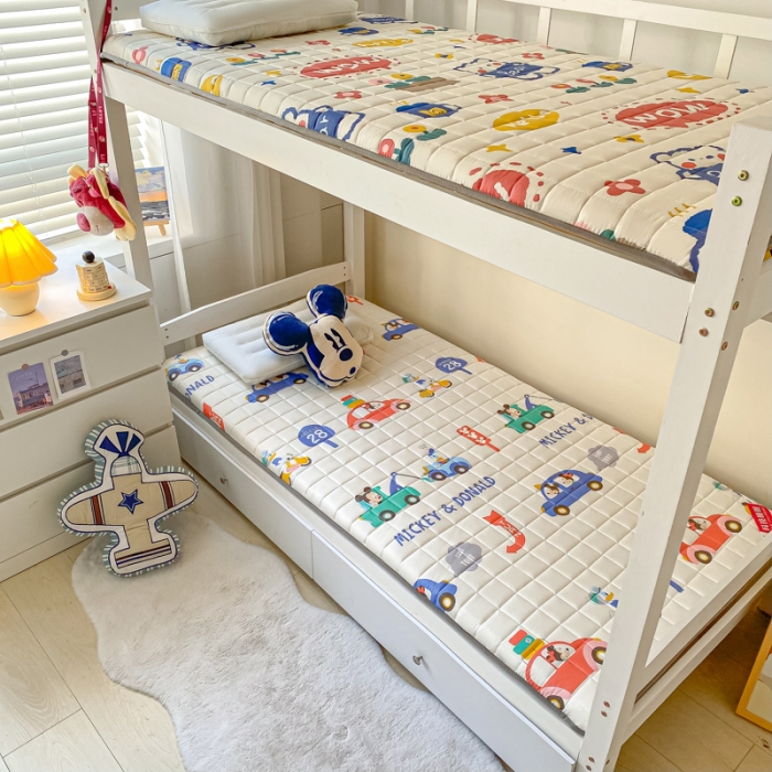 91家纺网 家纺一手货源 找家纺 鑫钰 2023新款迪士尼印花学生床垫 西西里