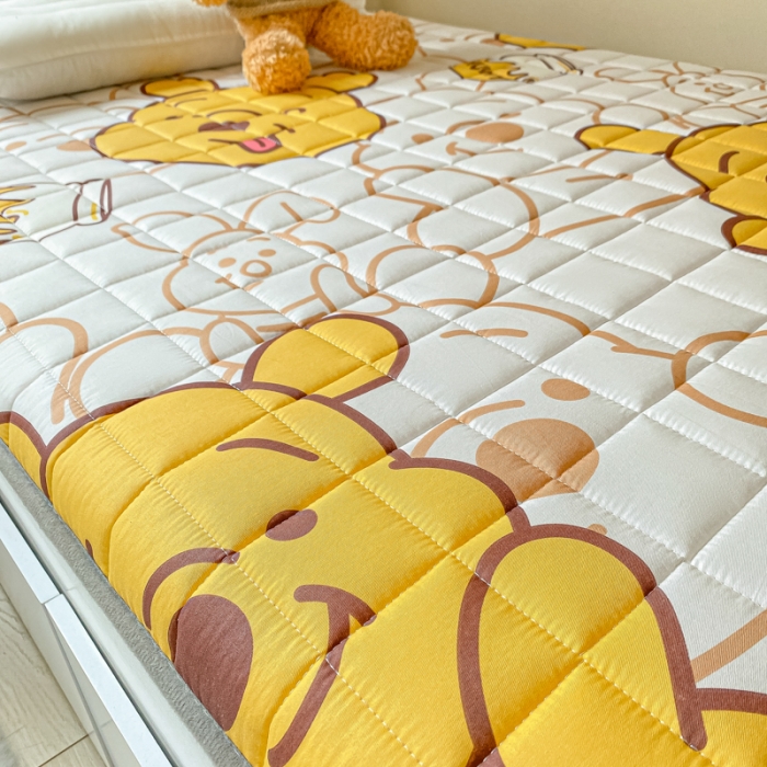 91家纺网 家纺一手货源 找家纺 鑫钰 2023新款迪士尼印花学生床垫 小熊维尼