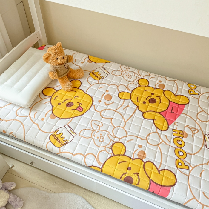 91家纺网 家纺一手货源 找家纺 鑫钰 2023新款迪士尼印花学生床垫 小熊维尼