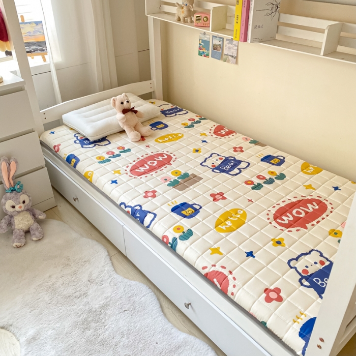 91家纺网 家纺一手货源 找家纺 鑫钰 2023新款全棉印花学生床垫 笨笨熊