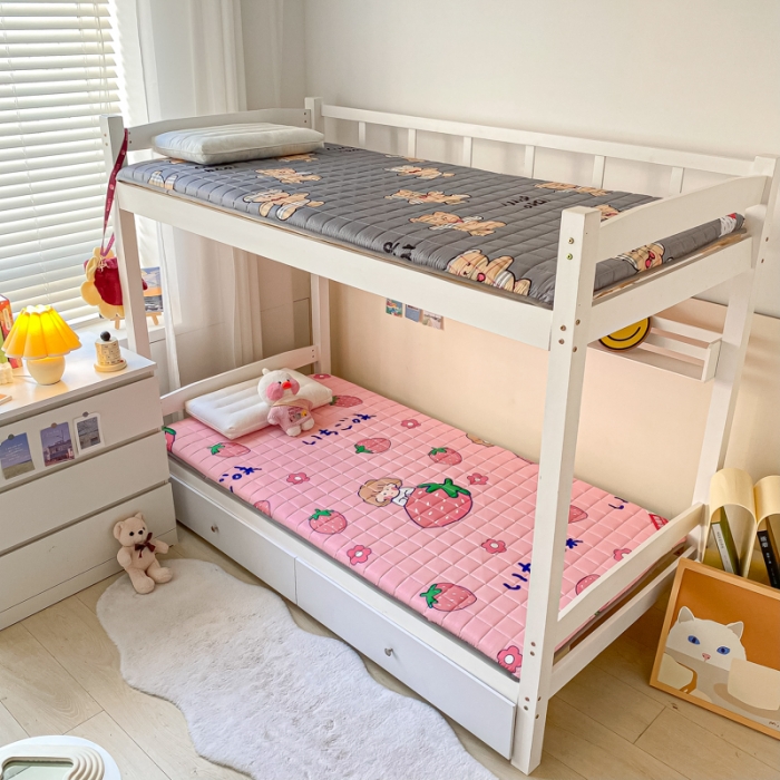 91家纺网 家纺一手货源 找家纺 鑫钰 2023新款全棉印花学生床垫 草莓甜心