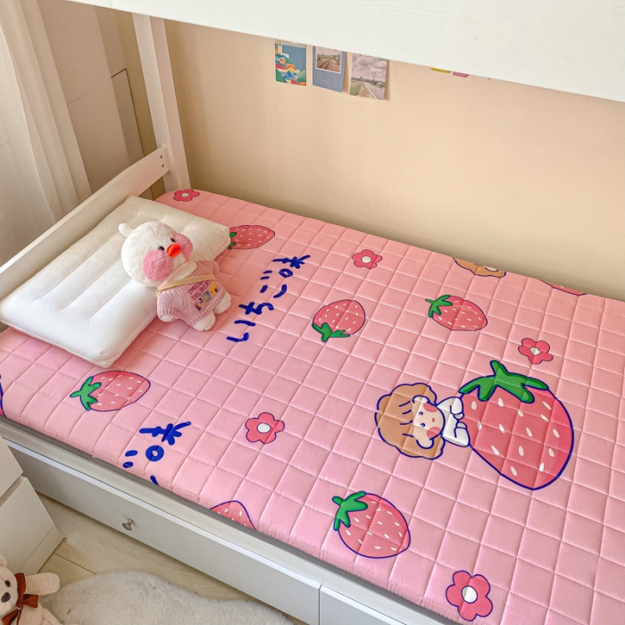 91家纺网 家纺一手货源 找家纺 鑫钰 2023新款全棉印花学生床垫 草莓甜心
