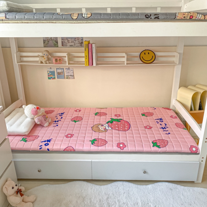 91家纺网 家纺一手货源 找家纺 鑫钰 2023新款全棉印花学生床垫 草莓甜心