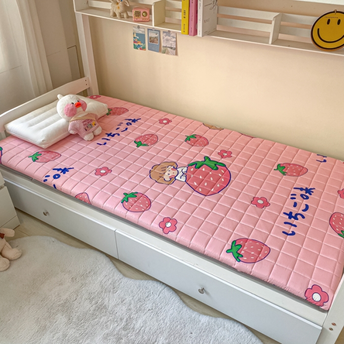 91家纺网 家纺一手货源 找家纺 鑫钰 2023新款全棉印花学生床垫 草莓甜心
