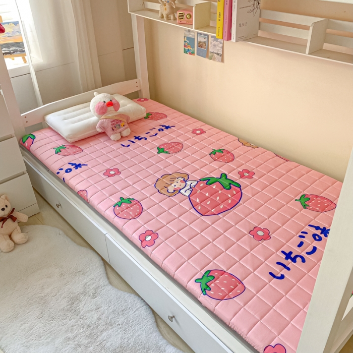 91家纺网 家纺一手货源 找家纺 鑫钰 2023新款全棉印花学生床垫 草莓甜心
