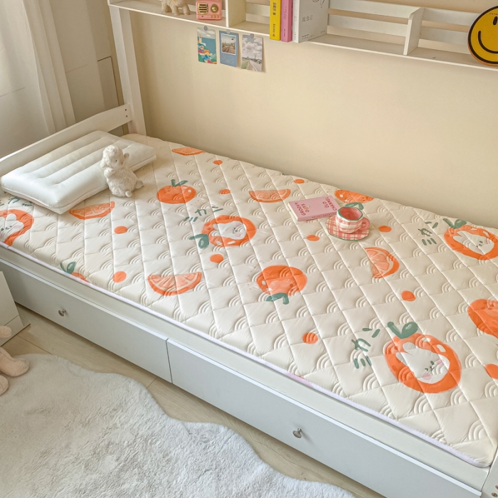 91家纺网 家纺一手货源 找家纺 鑫钰 2023新款全棉印花学生床垫 桔子兔