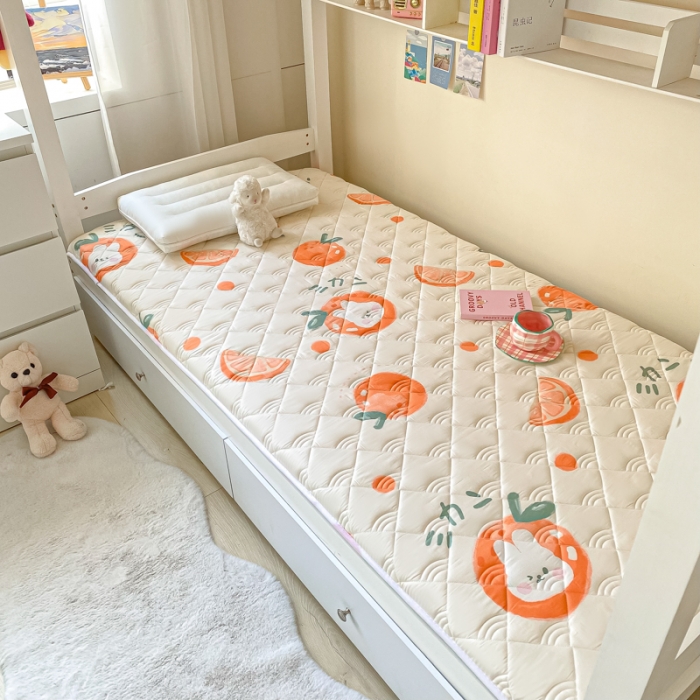 91家纺网 家纺一手货源 找家纺 鑫钰 2023新款全棉印花学生床垫 桔子兔