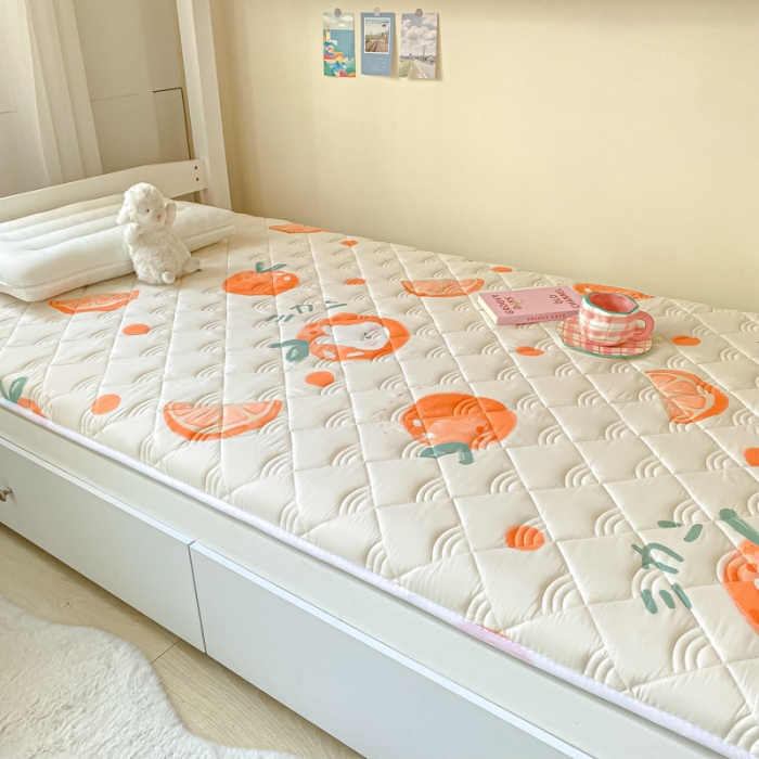 91家纺网 家纺一手货源 找家纺 鑫钰 2023新款全棉印花学生床垫 桔子兔