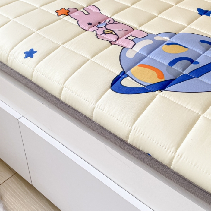 91家纺网 家纺一手货源 找家纺 鑫钰 2023新款全棉印花学生床垫 星球-米