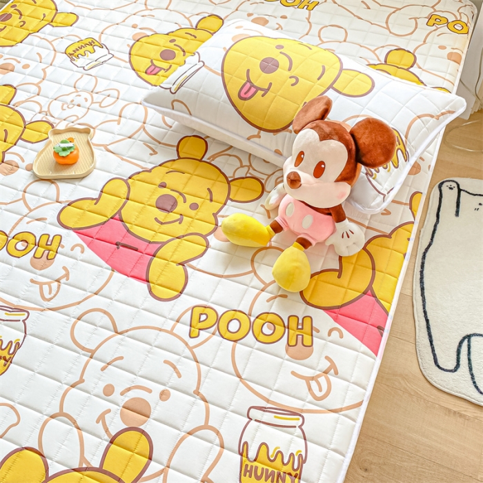 91家纺网 家纺一手货源 找家纺 鑫钰 2023新款迪士尼长绒棉床笠罩 小熊维尼