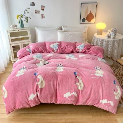 91家纺网 家纺一手货源 找家纺 2024新款230克牛奶绒印花单品被套 可定制尺寸 晚安熊-粉