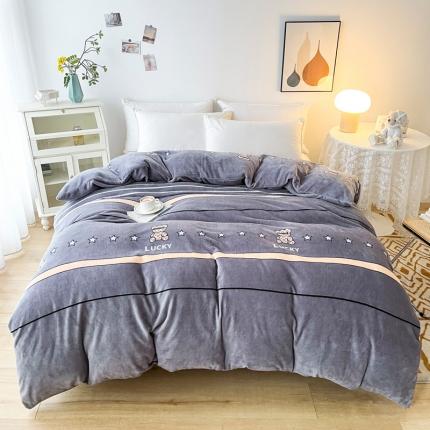 91家纺网 家纺一手货源 找家纺 2024新款230克牛奶绒印花单品被套 可定制尺寸 幸运熊