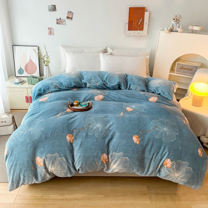 91家纺网 家纺一手货源 找家纺 2024新款230克牛奶绒印花单品被套 可定制尺寸 荷塘月色