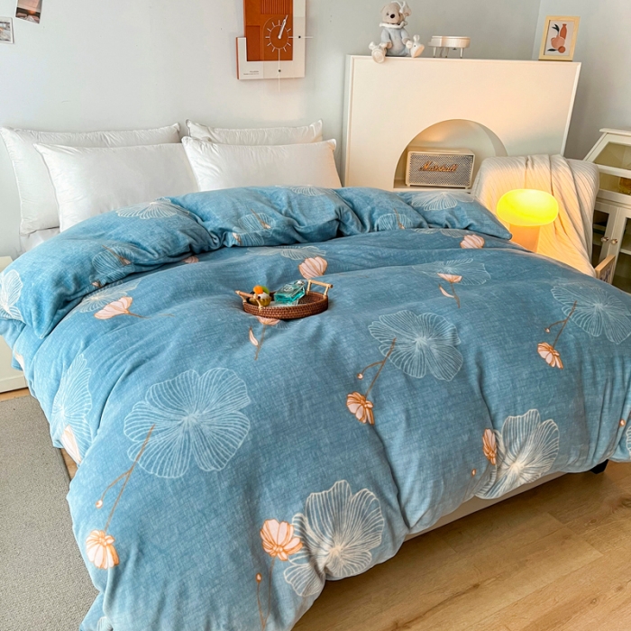 91家纺网 家纺一手货源 找家纺 2024新款230克牛奶绒印花单品被套 可定制尺寸 荷塘月色