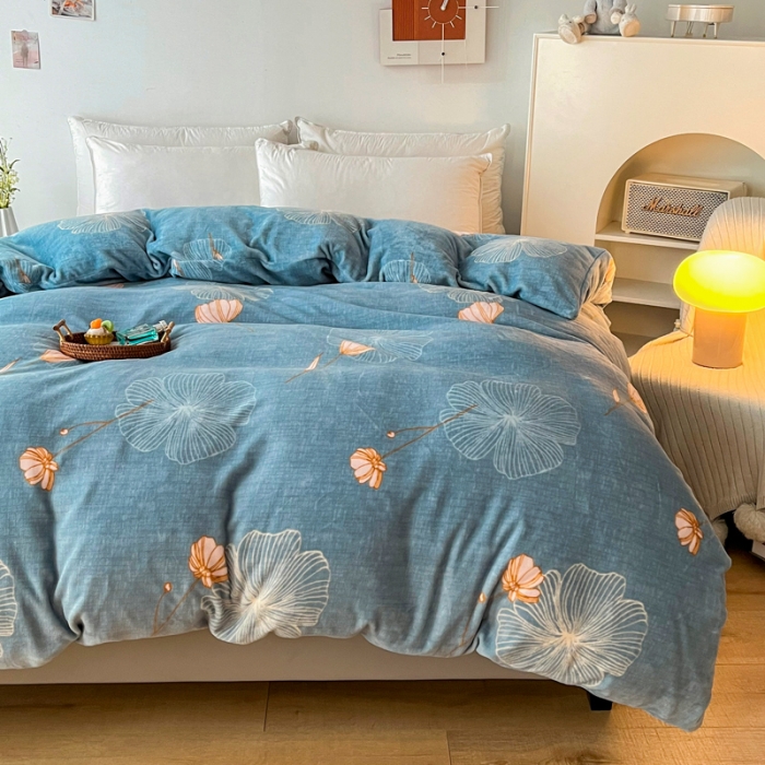 91家纺网 家纺一手货源 找家纺 2024新款230克牛奶绒印花单品被套 可定制尺寸 荷塘月色