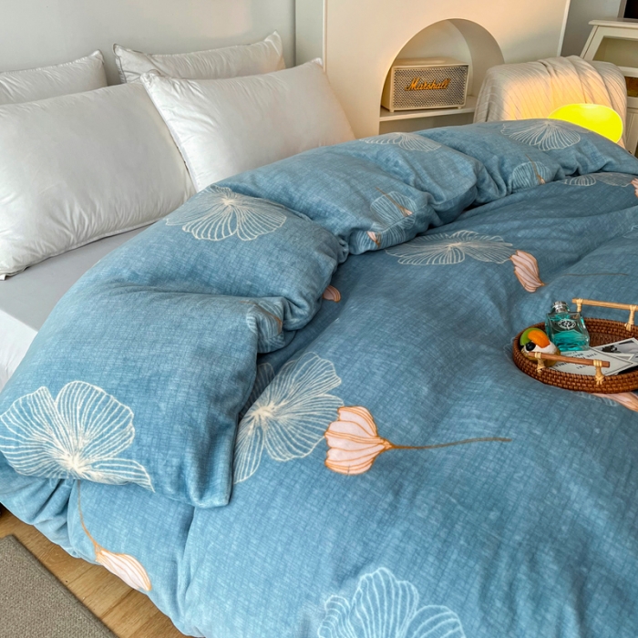 91家纺网 家纺一手货源 找家纺 2024新款230克牛奶绒印花单品被套 可定制尺寸 荷塘月色