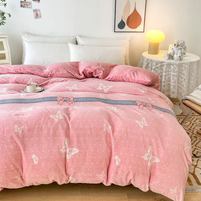 91家纺网 家纺一手货源 找家纺 2024新款230克牛奶绒印花单品被套 可定制尺寸 蝴蝶依依