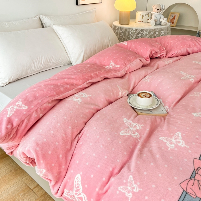 91家纺网 家纺一手货源 找家纺 2024新款230克牛奶绒印花单品被套 可定制尺寸 蝴蝶依依