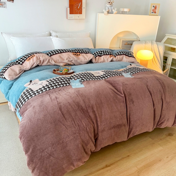 91家纺网 家纺一手货源 找家纺 2024新款230克牛奶绒印花单品被套 可定制尺寸 简爱