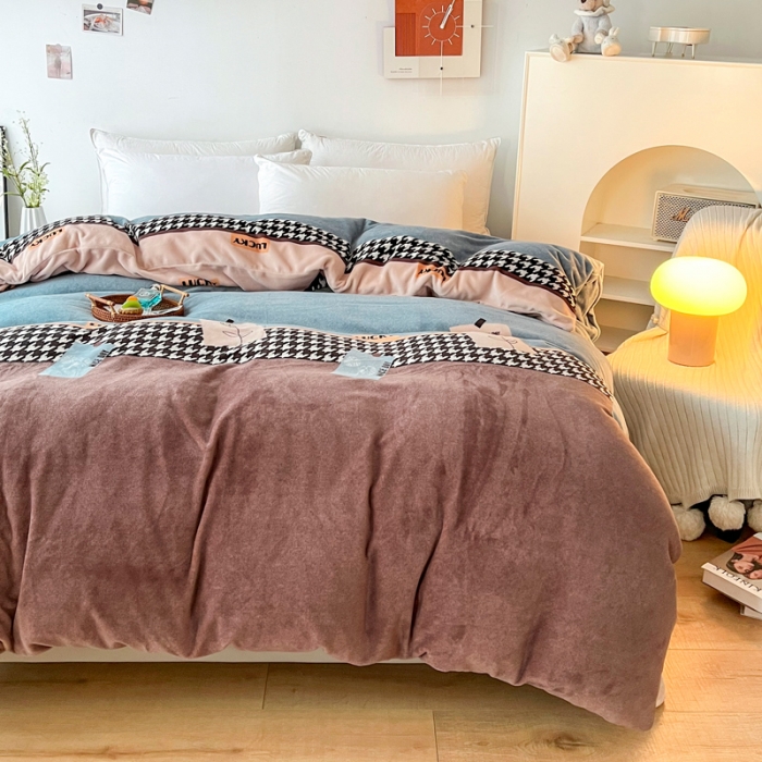 91家纺网 家纺一手货源 找家纺 2024新款230克牛奶绒印花单品被套 可定制尺寸 简爱