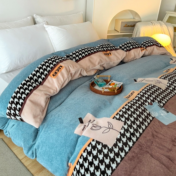 91家纺网 家纺一手货源 找家纺 2024新款230克牛奶绒印花单品被套 可定制尺寸 简爱