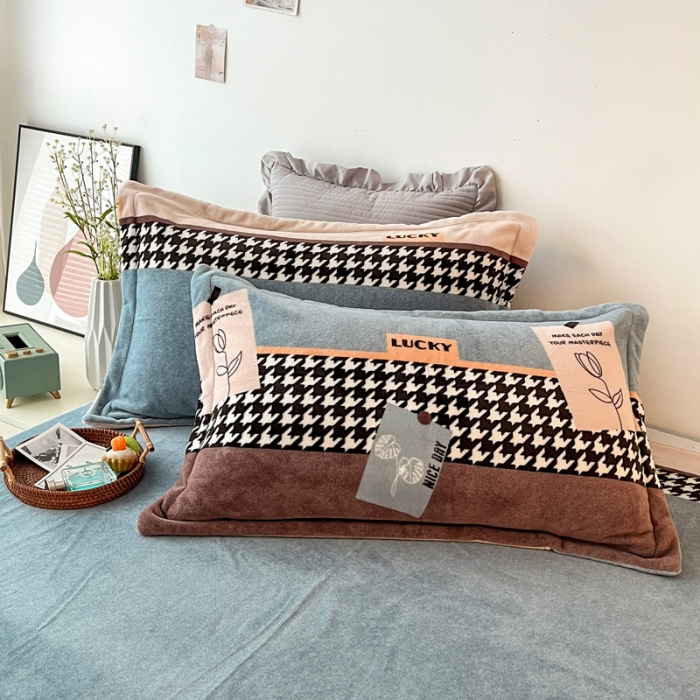 91家纺网 家纺一手货源 找家纺 2024新款230克牛奶绒印花单品被套 可定制尺寸 简爱