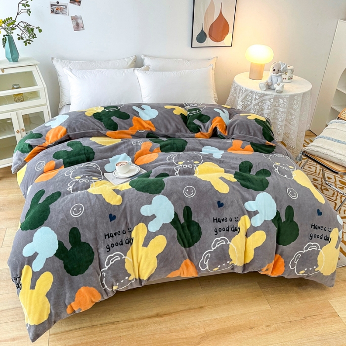 91家纺网 家纺一手货源 找家纺 2024新款230克牛奶绒印花单品被套 可定制尺寸 萌萌兔