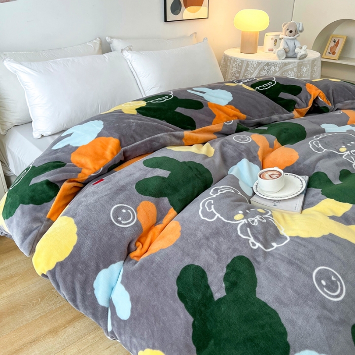 91家纺网 家纺一手货源 找家纺 2024新款230克牛奶绒印花单品被套 可定制尺寸 萌萌兔