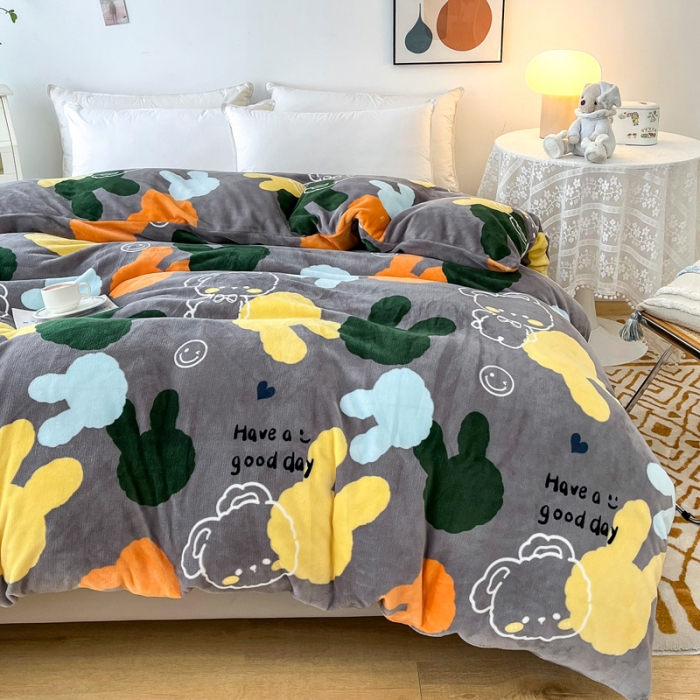 91家纺网 家纺一手货源 找家纺 2024新款230克牛奶绒印花单品被套 可定制尺寸 萌萌兔