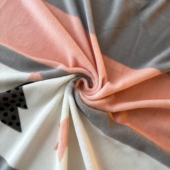 91家纺网 家纺一手货源 找家纺 2024新款230克牛奶绒印花单品被套 可定制尺寸 圣诞树