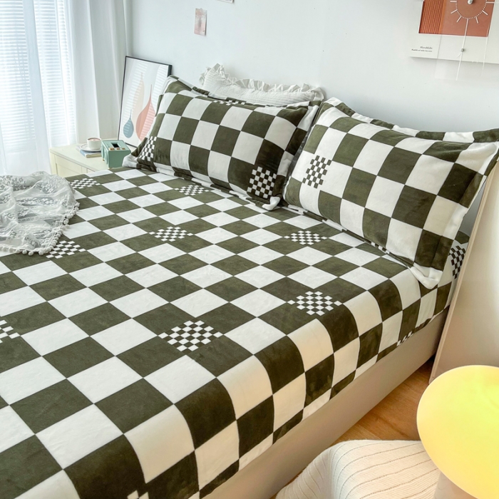 91家纺网 家纺一手货源 找家纺 2024新款230克牛奶绒印花单品床笠可定做任意尺寸格调墨绿