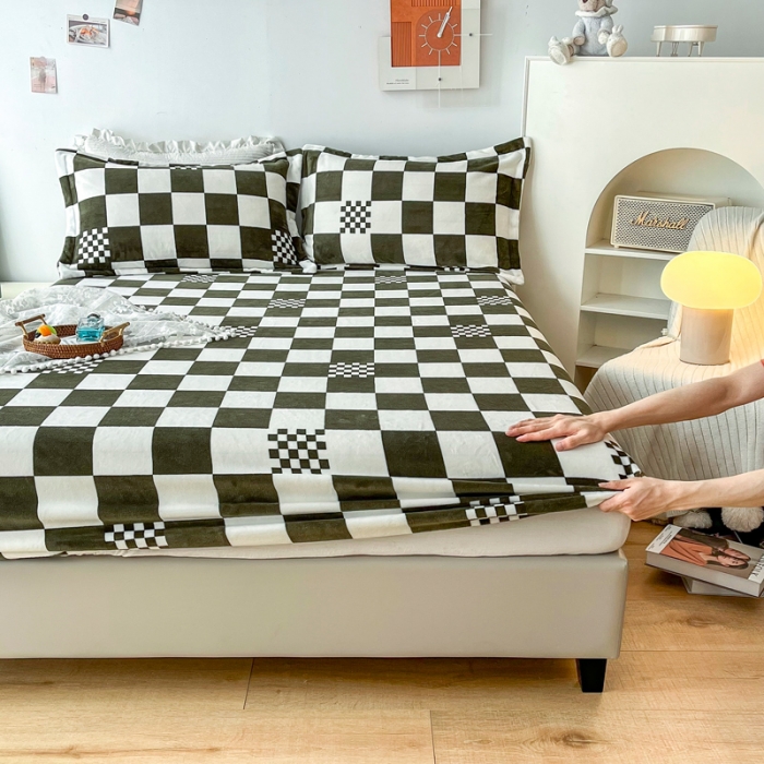 91家纺网 家纺一手货源 找家纺 2024新款230克牛奶绒印花单品床笠可定做任意尺寸格调墨绿