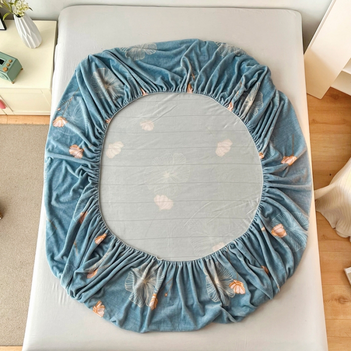 91家纺网 家纺一手货源 找家纺 2024新款230克牛奶绒印花单品床笠可定做任意尺寸荷塘月色