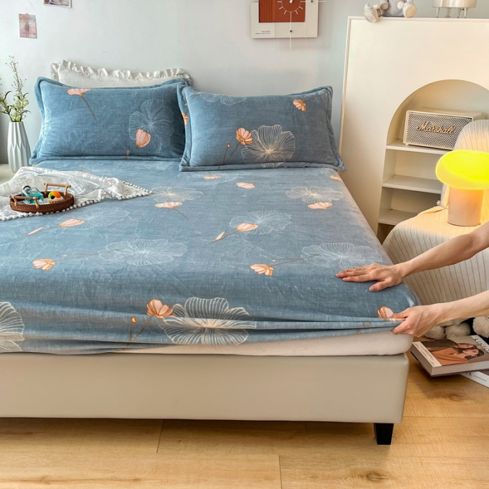 91家纺网 家纺一手货源 找家纺 2024新款230克牛奶绒印花单品床笠可定做任意尺寸荷塘月色