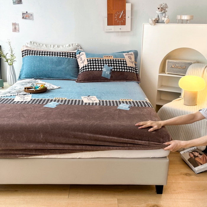 91家纺网 家纺一手货源 找家纺 2024新款230克牛奶绒印花单品床笠 可定做任意尺寸 简爱