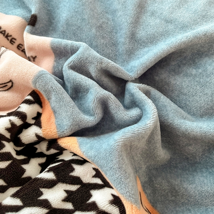 91家纺网 家纺一手货源 找家纺 2024新款230克牛奶绒印花单品床笠 可定做任意尺寸 简爱