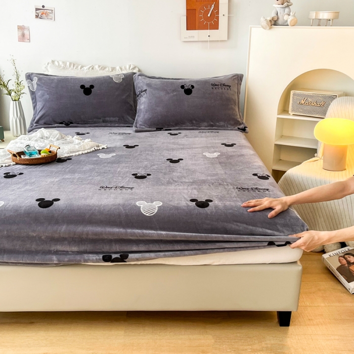 91家纺网 家纺一手货源 找家纺 2024新款230克牛奶绒印花单品床笠可定做任意尺寸经典米奇