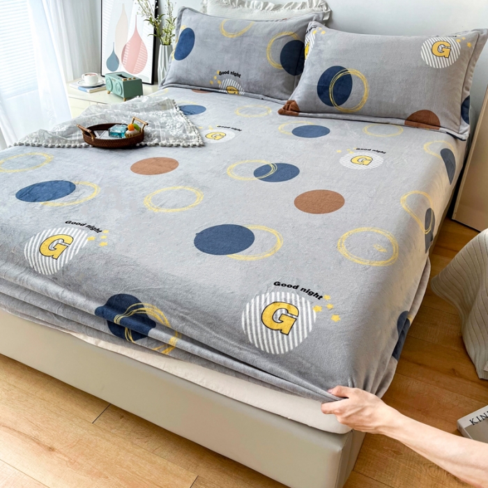 91家纺网 家纺一手货源 找家纺 2024新款230克牛奶绒印花单品床笠可定做任意尺寸浪漫情调