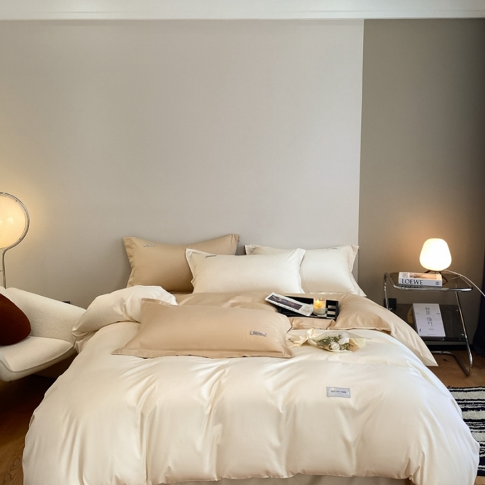 91家纺网 家纺一手货源 找家纺 高级感简约贡缎长绒棉纯色双拼床上四件套全棉被套奶昔白香槟金