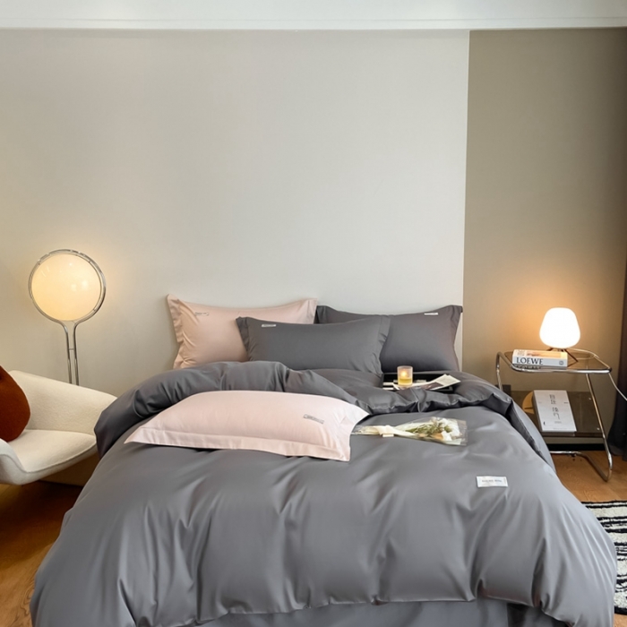 91家纺网 家纺一手货源 找家纺 高级感简约60s贡缎长绒棉纯色双拼床上四件套全棉被套雅士灰