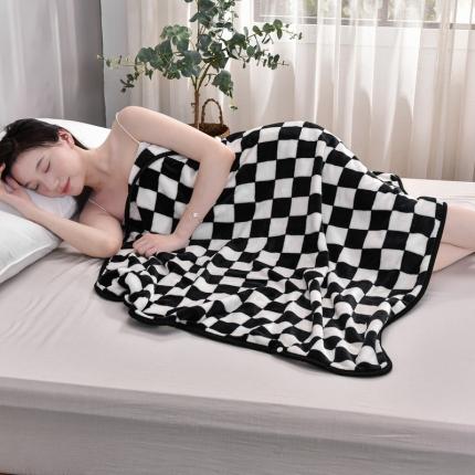 91家纺网 家纺一手货源 找家纺 爱她美 2022新款法莱绒多功能披肩毯 黑白棋盘格