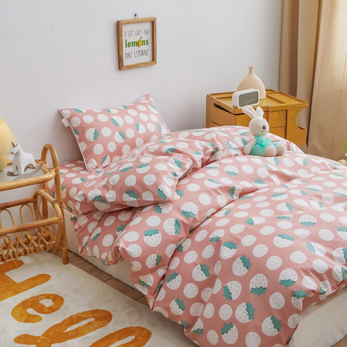 91家纺网 家纺一手货源 找家纺 ds生活馆 2025新款儿童60支贡缎长绒棉单被套（定制） 草莓乐园