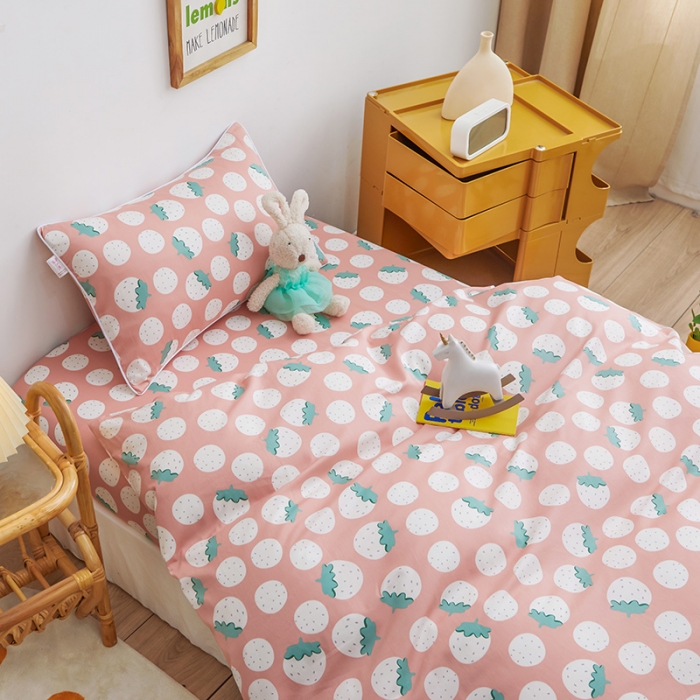 91家纺网 家纺一手货源 找家纺 ds生活馆 2025新款儿童60支贡缎长绒棉单被套（定制） 草莓乐园