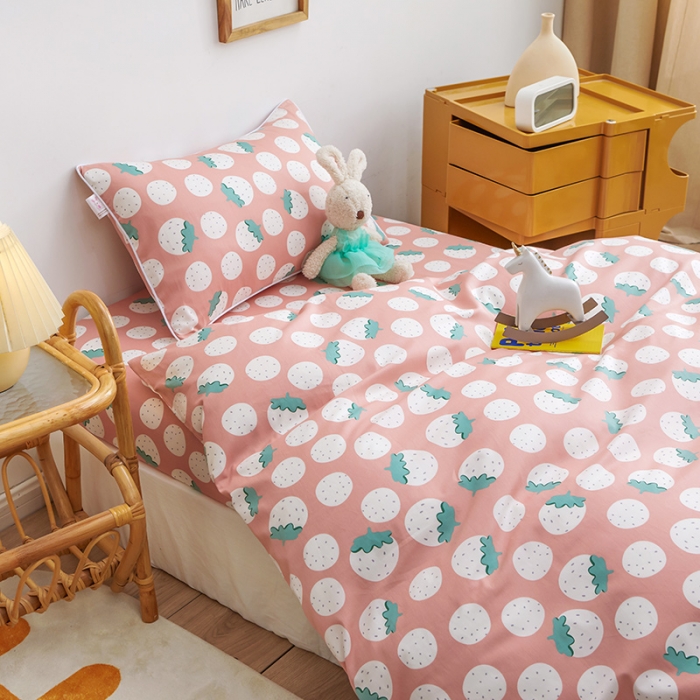 91家纺网 家纺一手货源 找家纺 ds生活馆 2025新款儿童60支贡缎长绒棉单被套（定制） 草莓乐园
