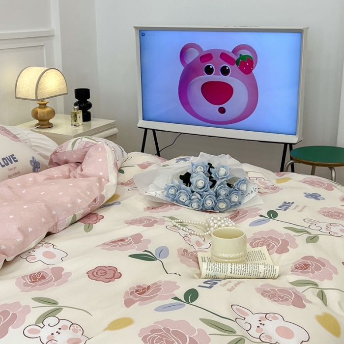 91家纺网 家纺一手货源 找家纺 昔可家纺2022新款梦幻花园系列全棉四件套 粉蔷薇兔