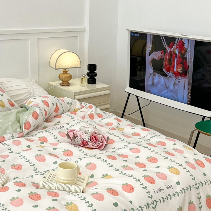 91家纺网 家纺一手货源 找家纺 昔可家纺2022新款梦幻花园系列全棉四件套 恋夏草莓