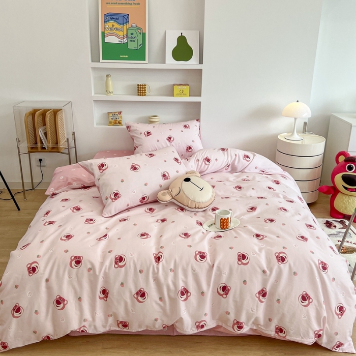 91家纺网 家纺一手货源 找家纺 昔可家纺2022新款迪士尼全棉四件套 草莓脚印熊