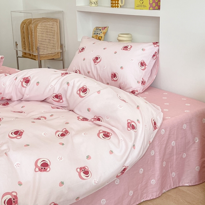 91家纺网 家纺一手货源 找家纺 昔可家纺2022新款迪士尼全棉四件套 草莓脚印熊